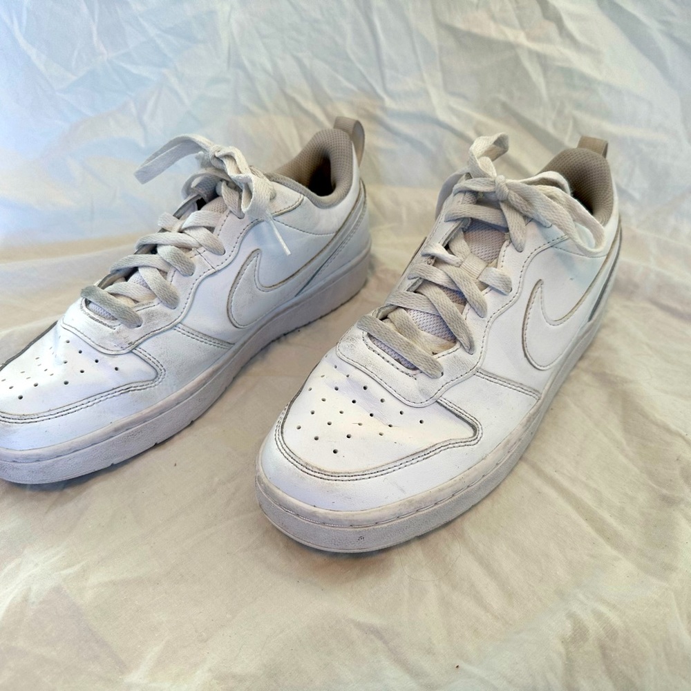 Nike kids girls court Borough low 2 GS. White size 7Y or women’s 8.5